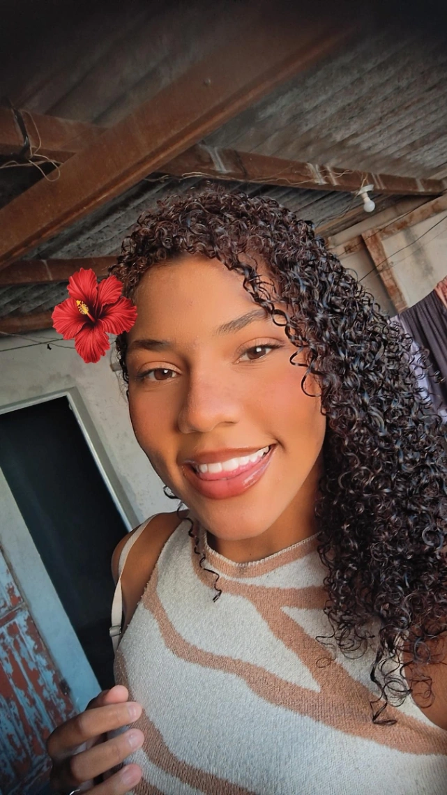 Laura Beatriz Batista dos Santos 