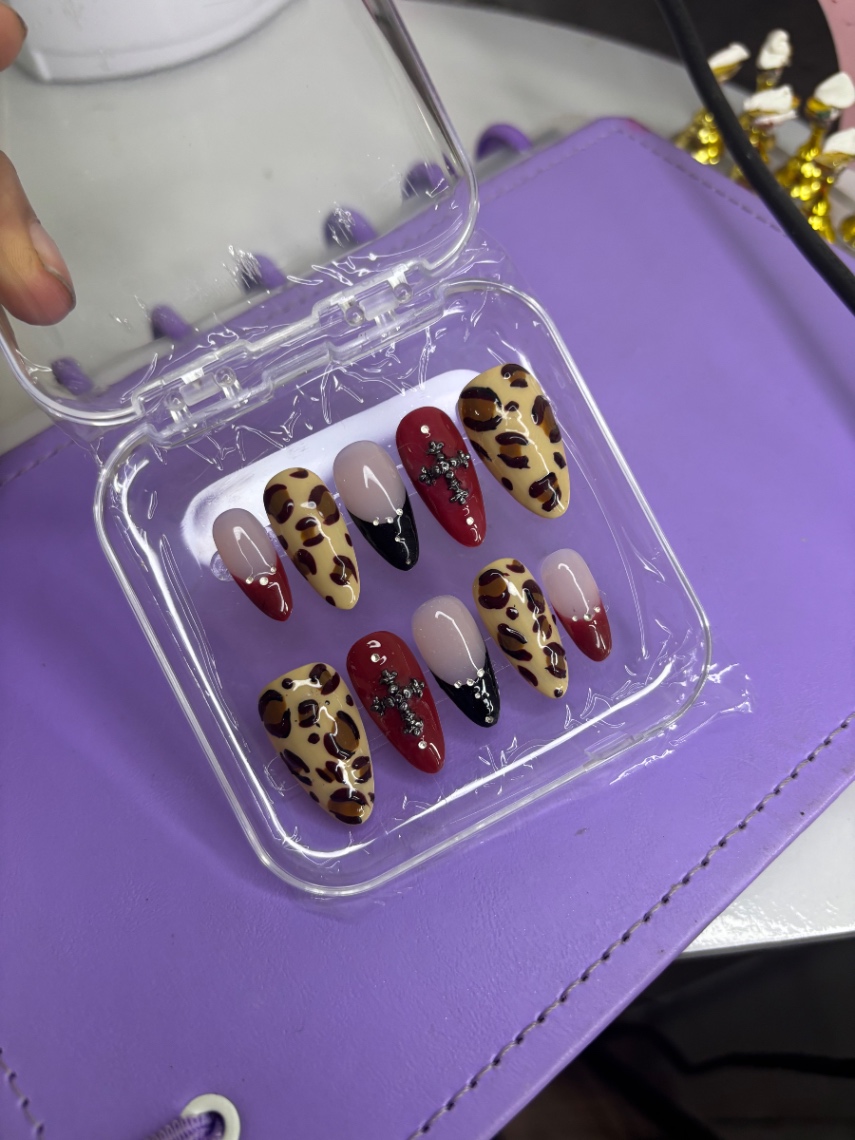 Trabalho de Nail Designer por Jennifer cristina de melo em Parque Santa Rita, São Paulo — foto 1 de 12