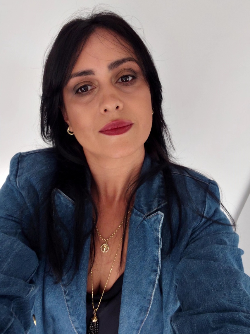 Regiane Sanches Santos coser